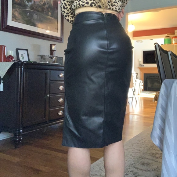 Leather skirt - Picture 5 of 5